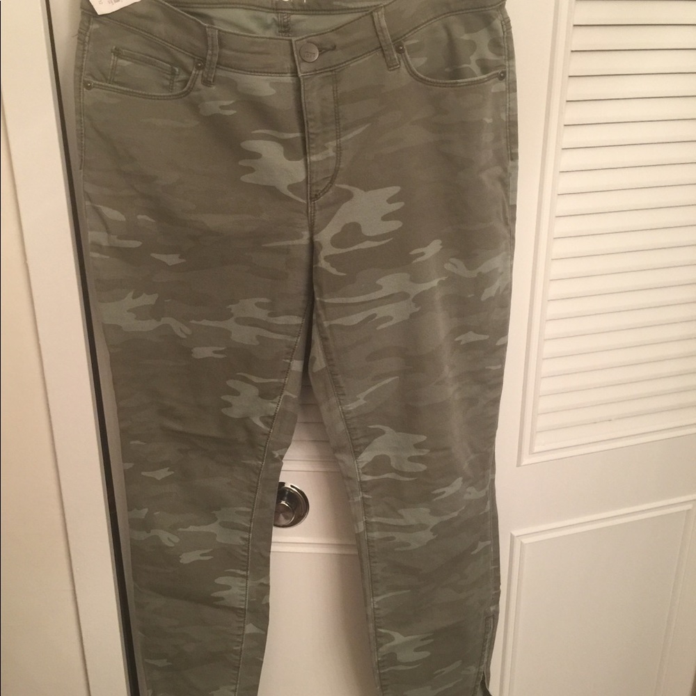 Loft camo skinny jeans